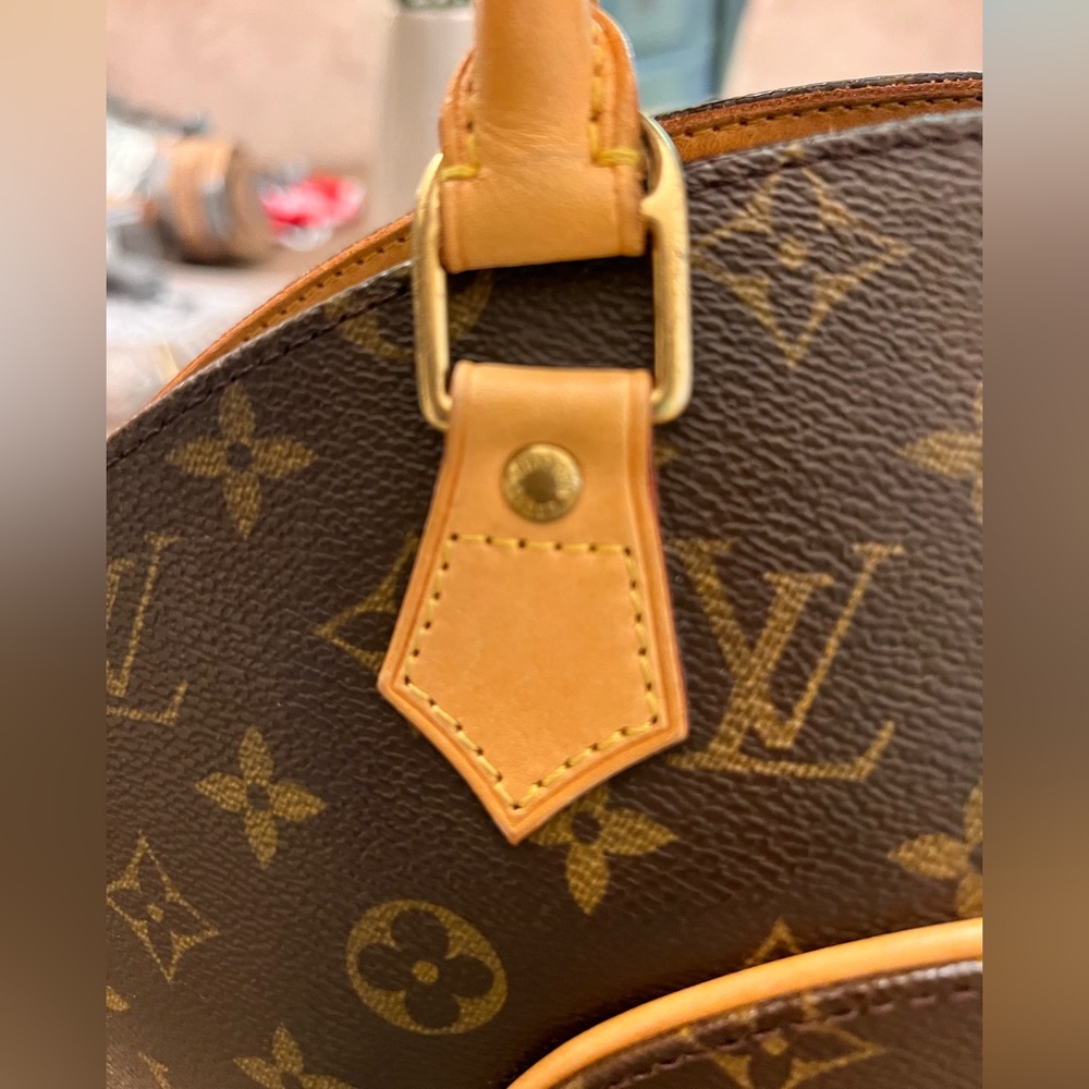 Authentic Louis Vuitton Monogram Ellipse MM π₯° Awesome condition. - Picture 4 of 13